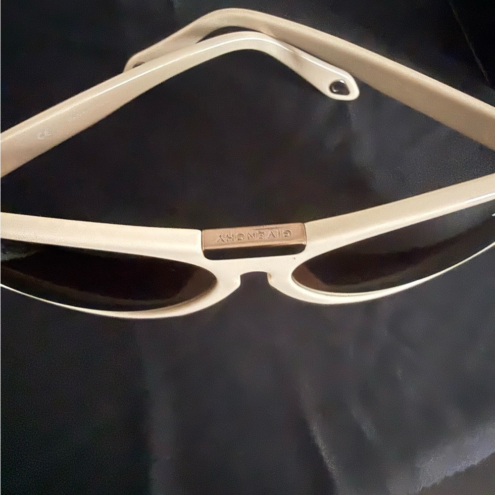 Givenchy Cream Oversized Sunglasses | Gold Logo | Luxe Designer Shades | - Picture 3 of 5